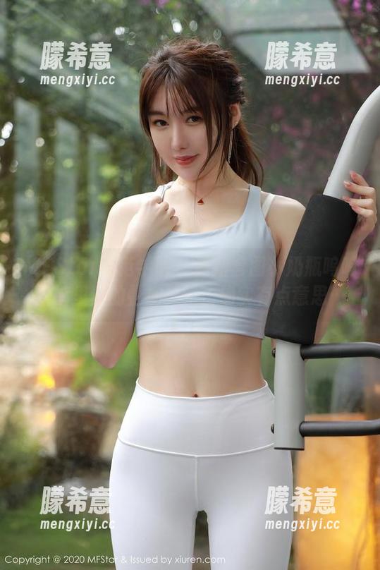 MFStar模范学院 - 最新套图小奶瓶呜呜：裤里丝的叠加美学，确实有点意思…