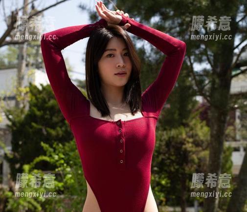 你觉得牛仔裤好看，Min.E(민이)也觉得！来看看这组免费照片吧！