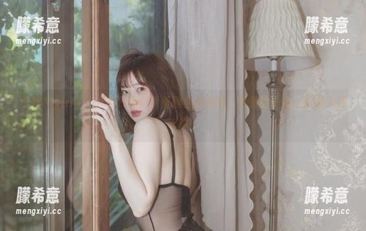下载MyuA(뮤아)不只是为了看黑色连衣裙，更是为了那一抹撩人的气息！