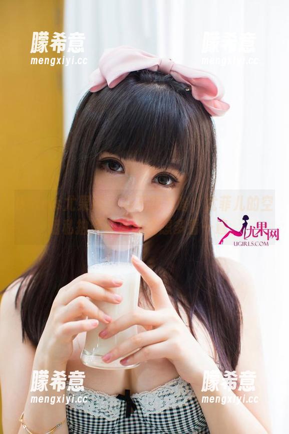 UGirls尤果网 - 弄不懂为啥，尤菲儿的空姐私拍资源总让我想多看一遍。
