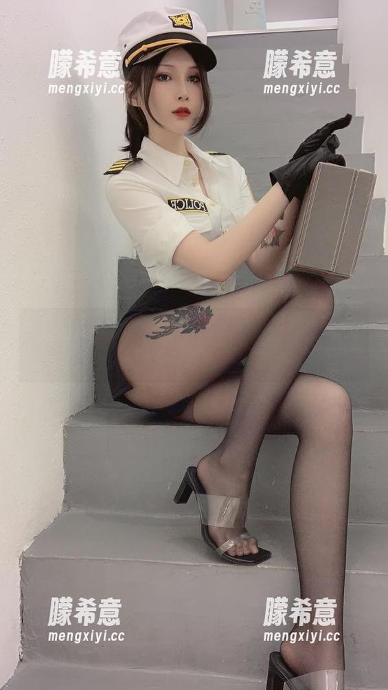 看Vams子身穿黑色旗袍逼疯所有制服控，这组写真绝了！