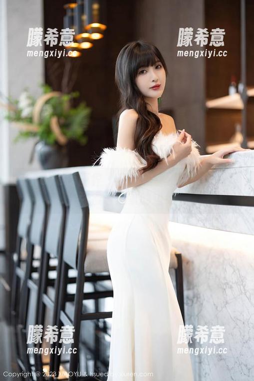 XIAOYU语画界-林乐一 XIAOYU语画界 - 红裙和林乐一:原图里弥漫着想象的边缘