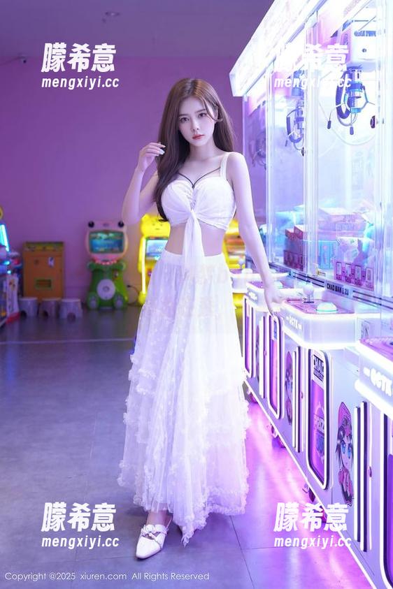 Xiuren秀人网 - M梦baby全套泳池写真：你以为只有我在秀，其实水也在呀！