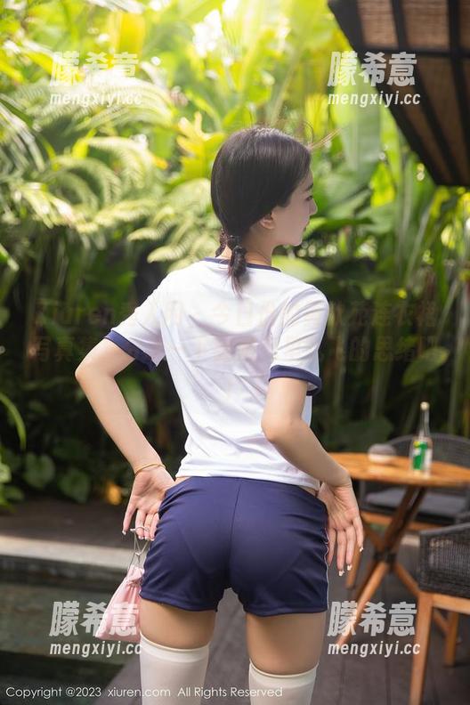 Xiuren秀人网 - 今日份的黄歆苑连衣裙写真集，分享一下我脑海里乱飞的思绪吧！