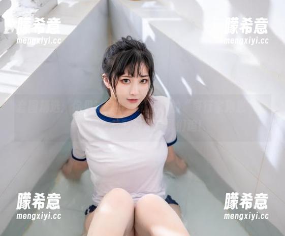套图精选：你见过穿红丝绒旗袍的“奇行家狗崽”跑步吗？后面好像有哥们追！
