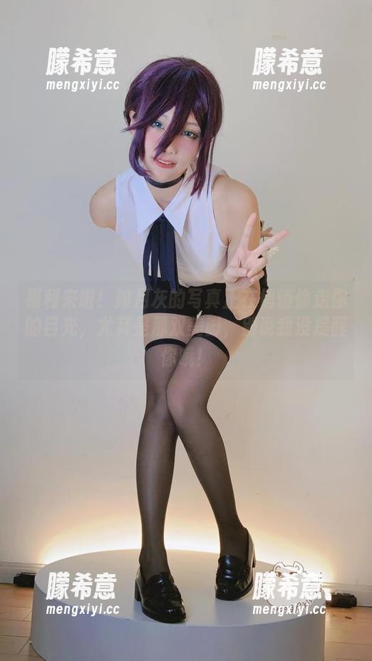 福利来啦！如月灰的写真正在悄悄偷走你的目光，尤其是那双美脚，别说我没提醒你哦！