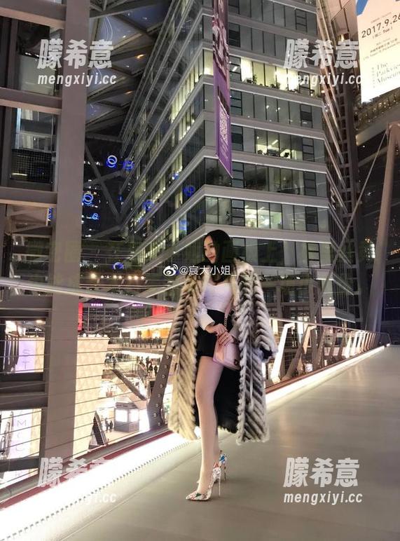 宸大小姐 微密圈 - 在宸大小姐的画板上,裤里丝竟也能成艺术?美图与写真的一场小戏份。