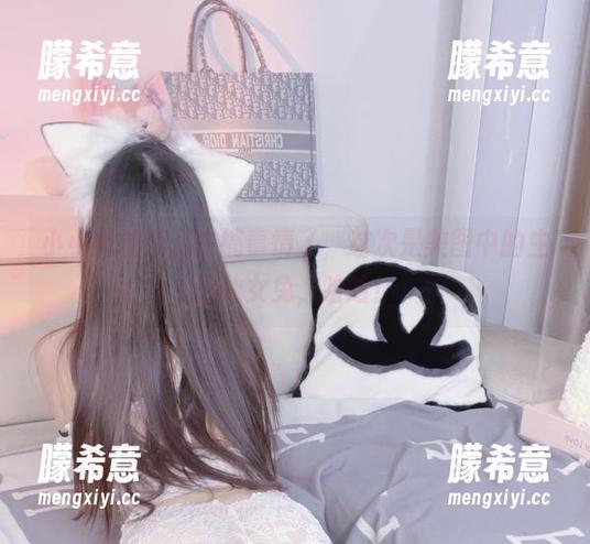 小小奶瓶儿又在搞事情了，这次是美图中的生日仙女兔，哈哈！