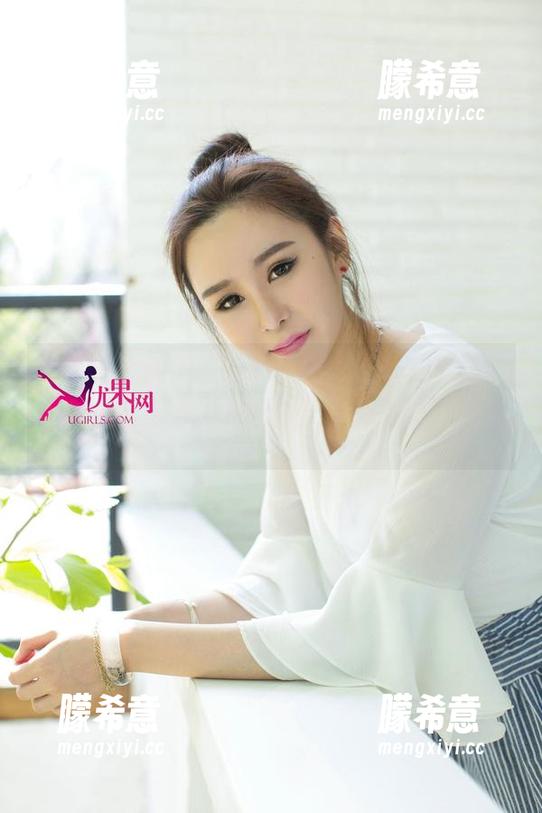 尤果网 - 高清的双人图包，王瑞儿和那个人似乎有不为人知的默契，猜不透的气氛。