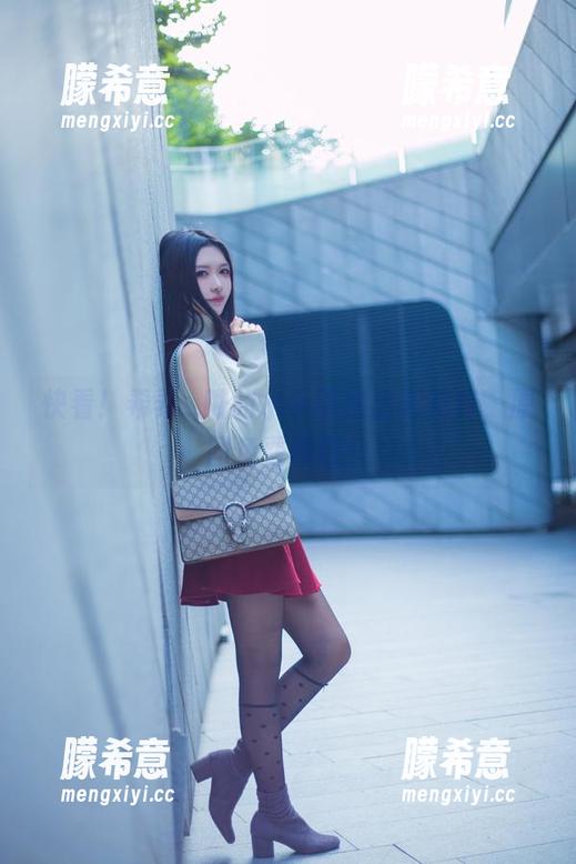 快看！希希_啾的水手服拍出新花样，原图免费领取！
