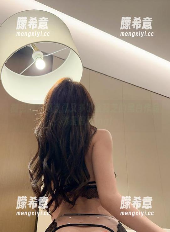微密圈 - 网盘里又多了徐莉芝的黑白作品，真是得瑟ing！
