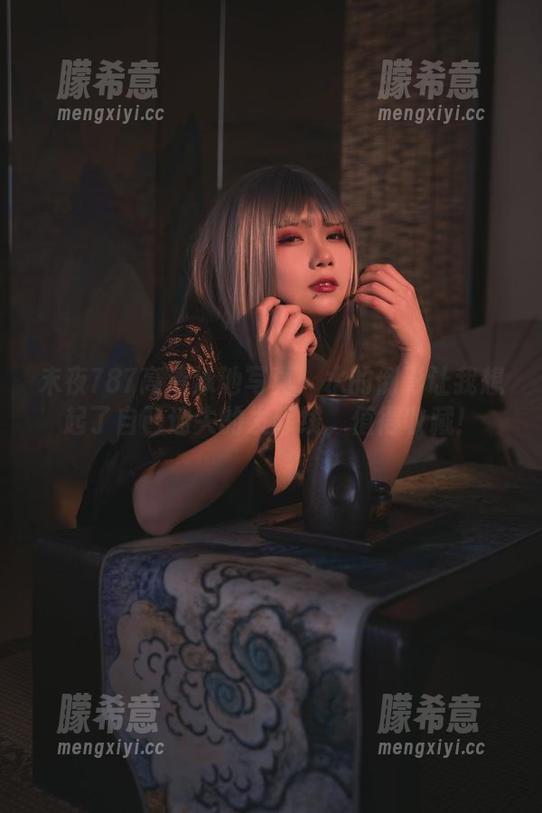末夜787高清泳池写真：水的倒影让我想起了自己迷失的发际线，值得收藏！
