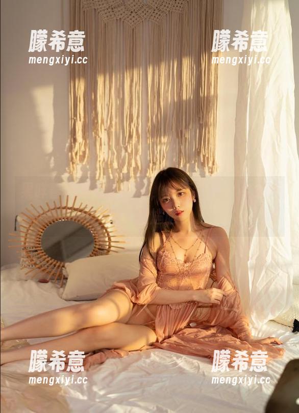 果咩酱春天最新摄影，分享这波“春光乍泄”的尴尬。