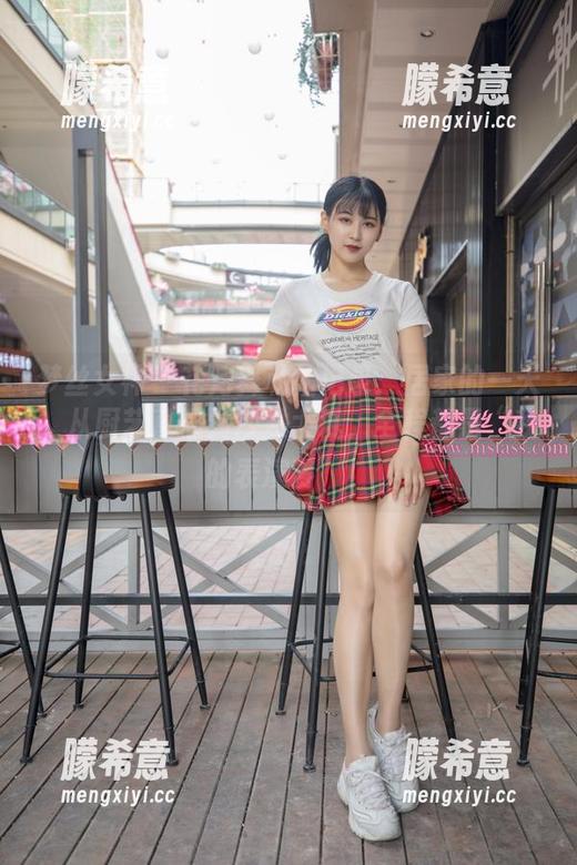梦丝女神 - 花月舞私拍记录：居家的一天，从厨艺直播到沙发大戏，全程都是“我的表演赛”！