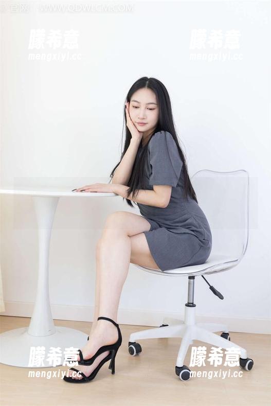 物恋传媒 - 没想到小谷的灰丝图集竟然是免费的，这波操作太稳了！