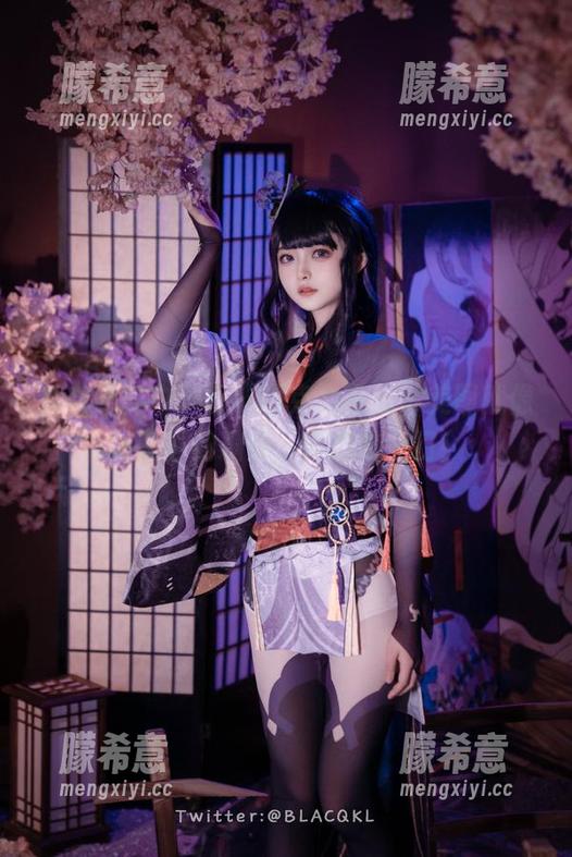 香奈乎的白莉爱吃巧克力在线，美图就像那隐形的糖果，真想咬一口！