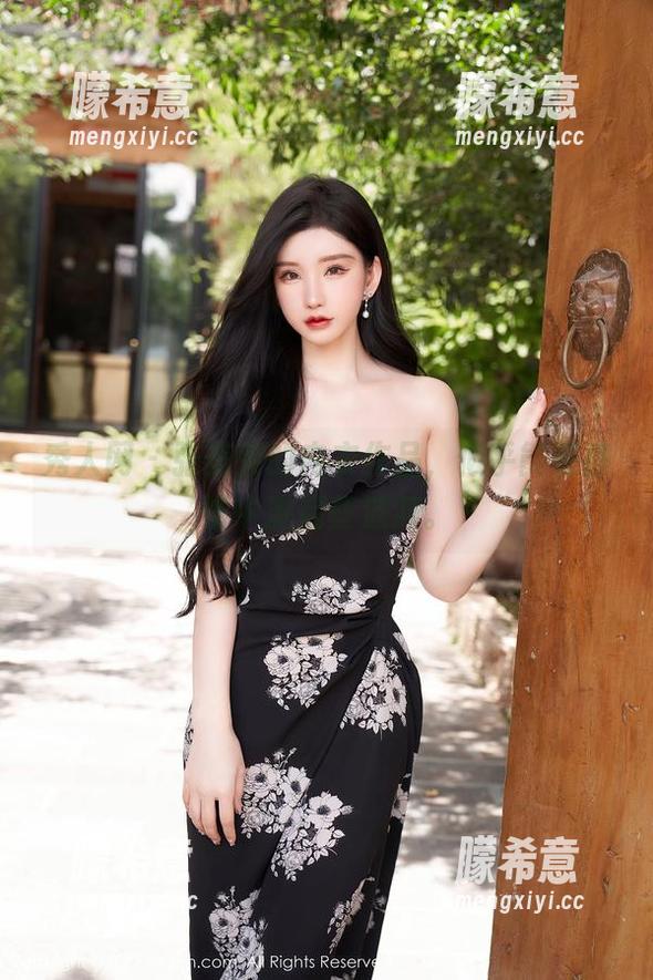 秀人网 - 张美荧的内衣作品，似乎能在静谧中激起些涟漪。