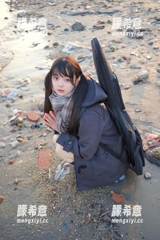稚乖画册 - 赤西夜夜的在线宇宙，吉他少女在其中微微摇晃。