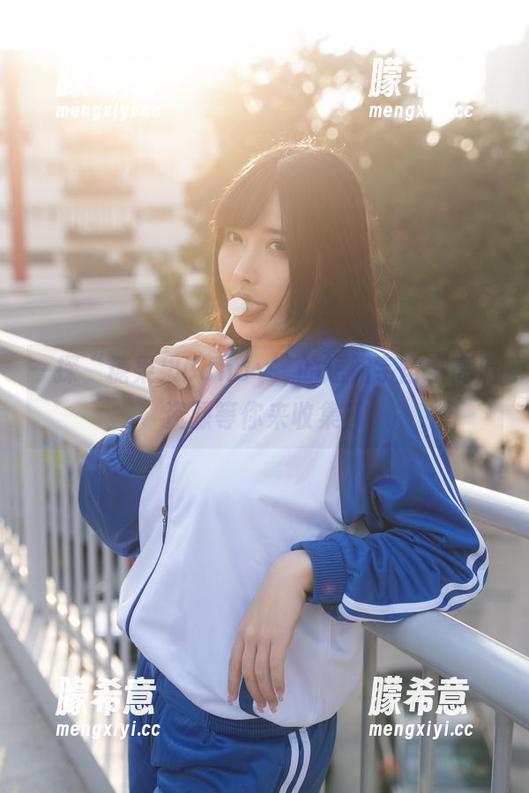 一探“糖果果Candy”的短裙宇宙，高清资源等你来收集！