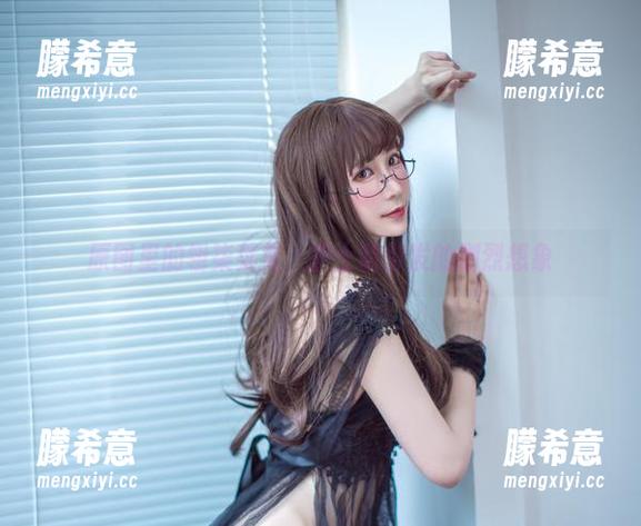 原图里的翎柒菜菜，护士装引发的剧烈想象