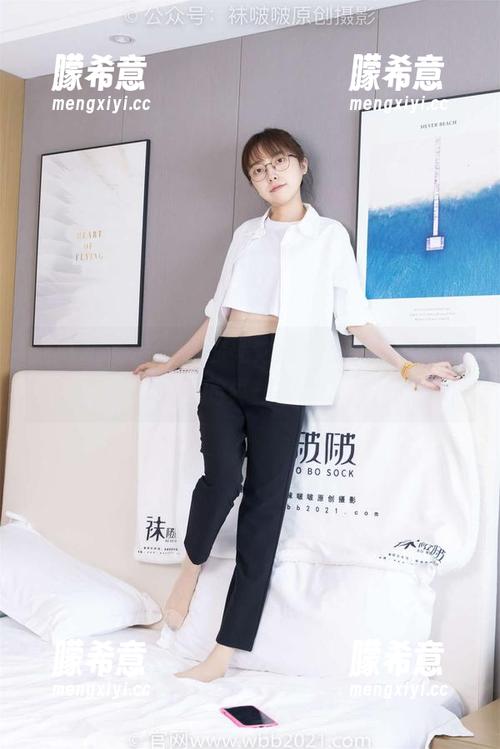 袜啵啵 - 苏苏的油亮之旅：在无圣光下，原图的真相探寻。