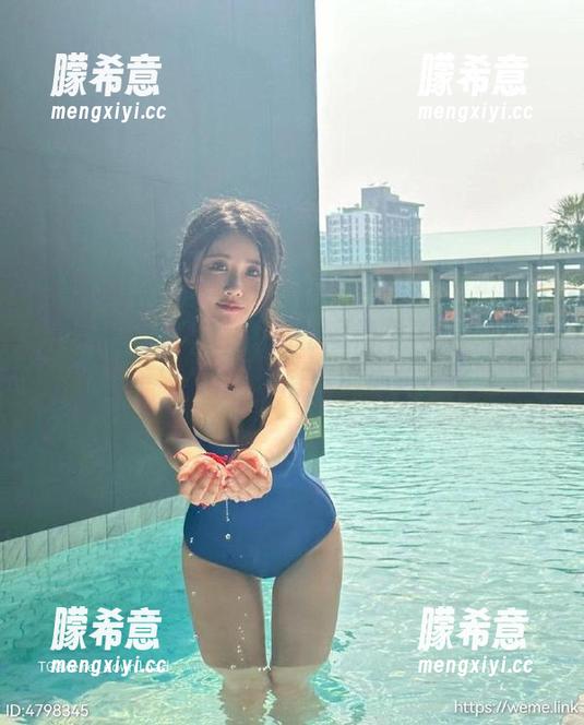 微密圈 - 轩子巨二兔的短裙写真，不经意间流露出的俏皮小心机。