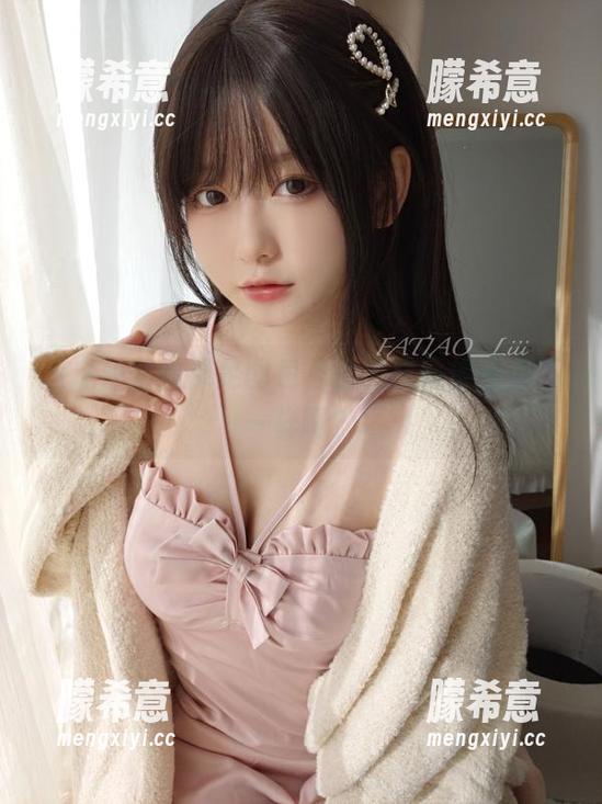 迷之呆梨的裸足图包，这画风好像有点不一样啊？